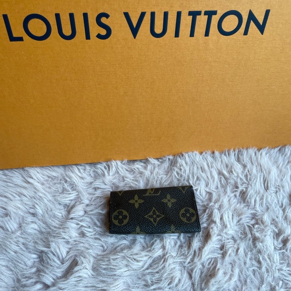 Authentic Louis Vuitton 4 Key Holder - Picture 2 of 13